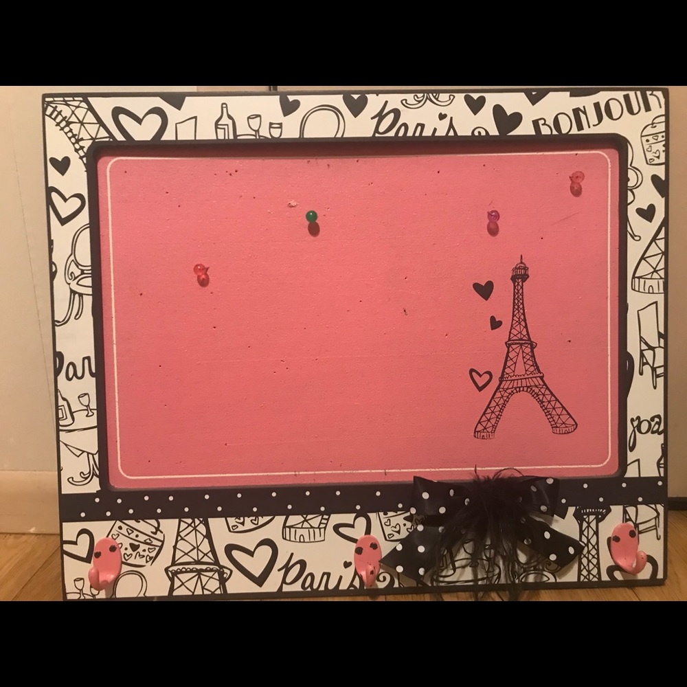 Room decor - Picture 3 of 6